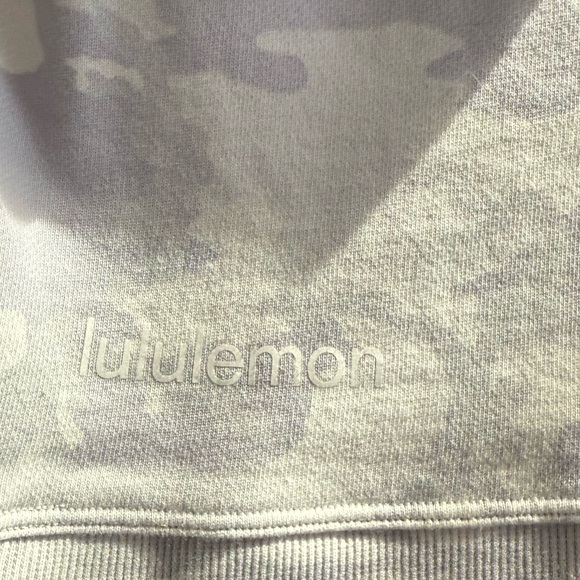 Lululemon Perfectly Oversized Crew Size 4 Camo - Picture 3 of 4